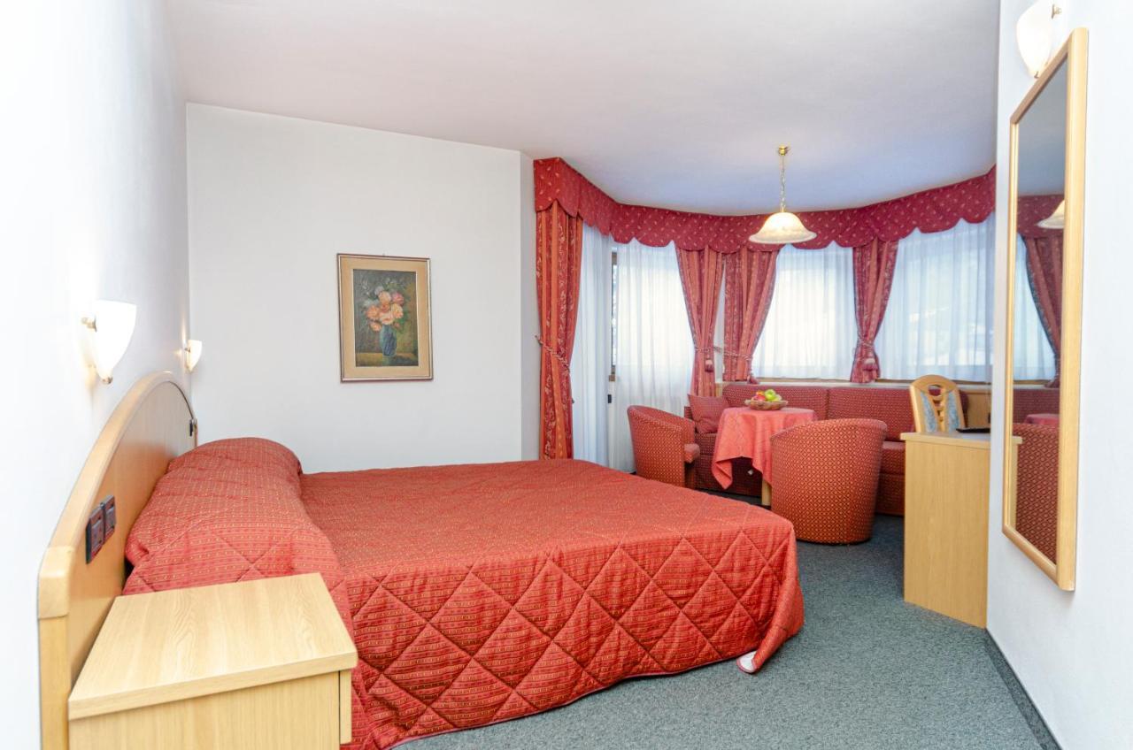 Flos Hotel موينا المظهر الخارجي الصورة
