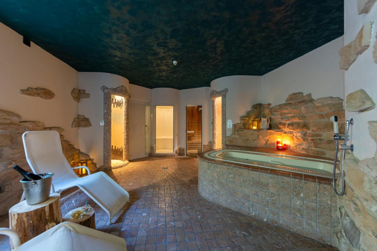 Flos Hotel موينا المظهر الخارجي الصورة