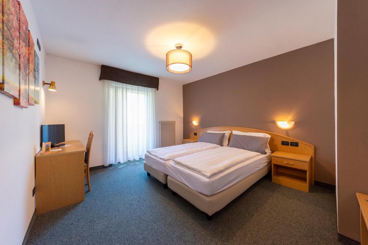 Flos Hotel موينا المظهر الخارجي الصورة