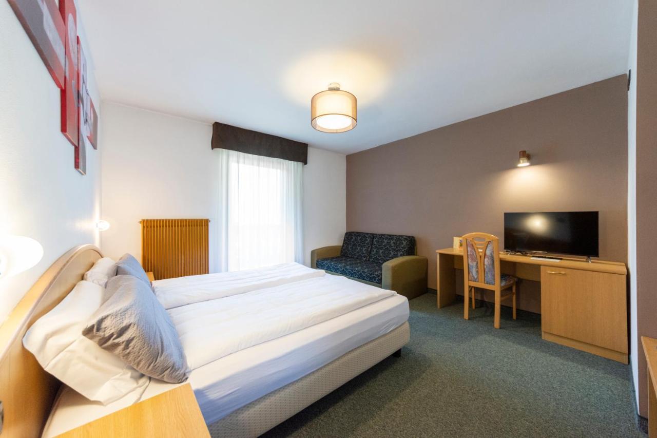 Flos Hotel موينا المظهر الخارجي الصورة