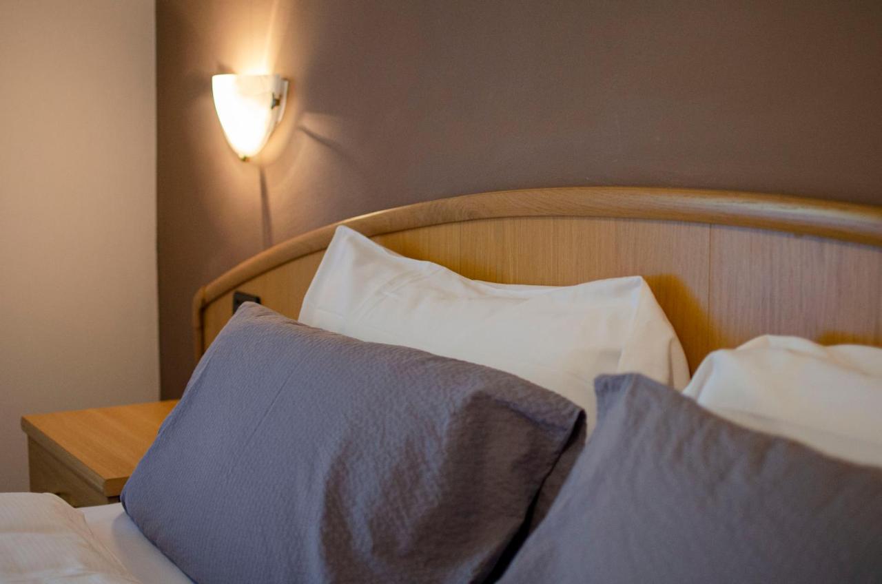 Flos Hotel موينا المظهر الخارجي الصورة