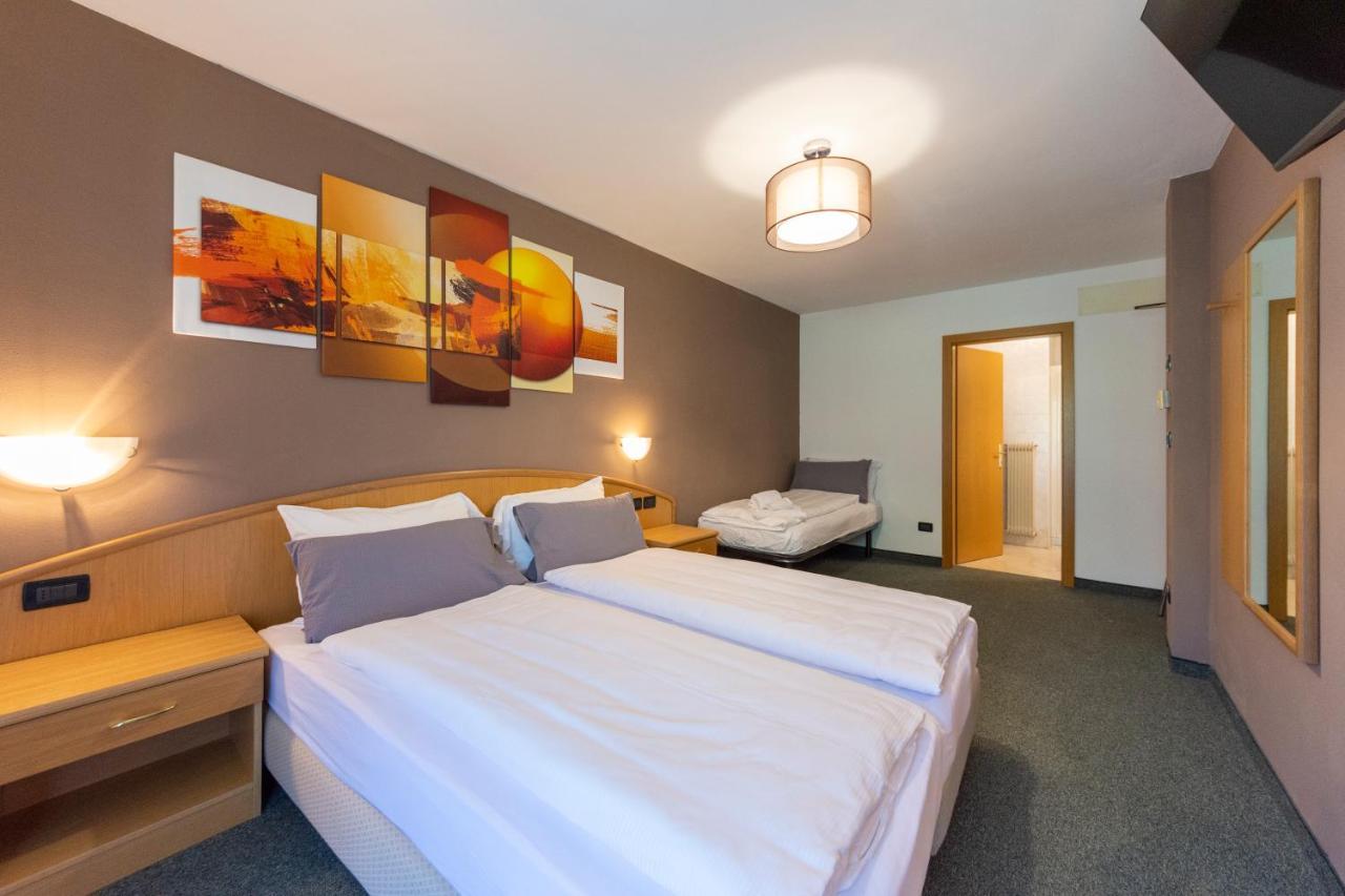 Flos Hotel موينا المظهر الخارجي الصورة