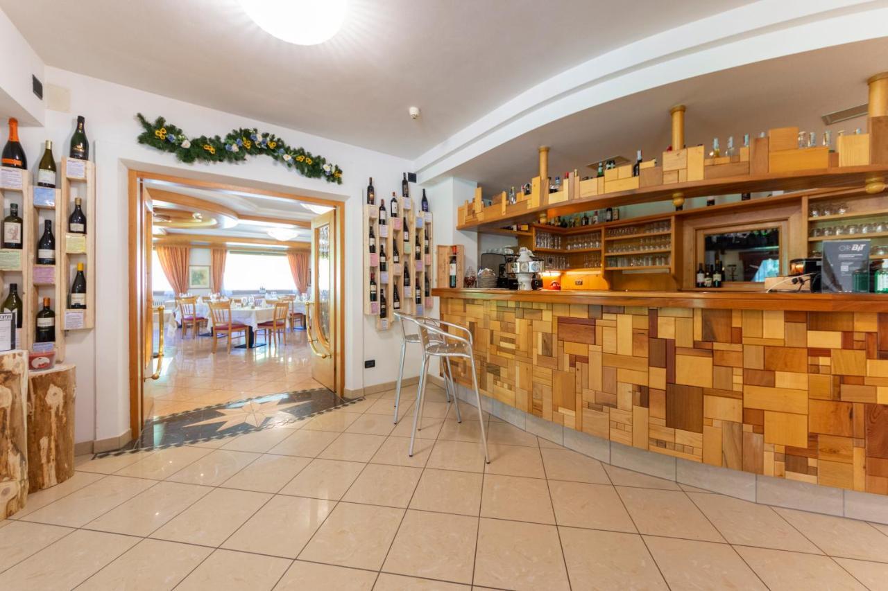 Flos Hotel موينا المظهر الخارجي الصورة