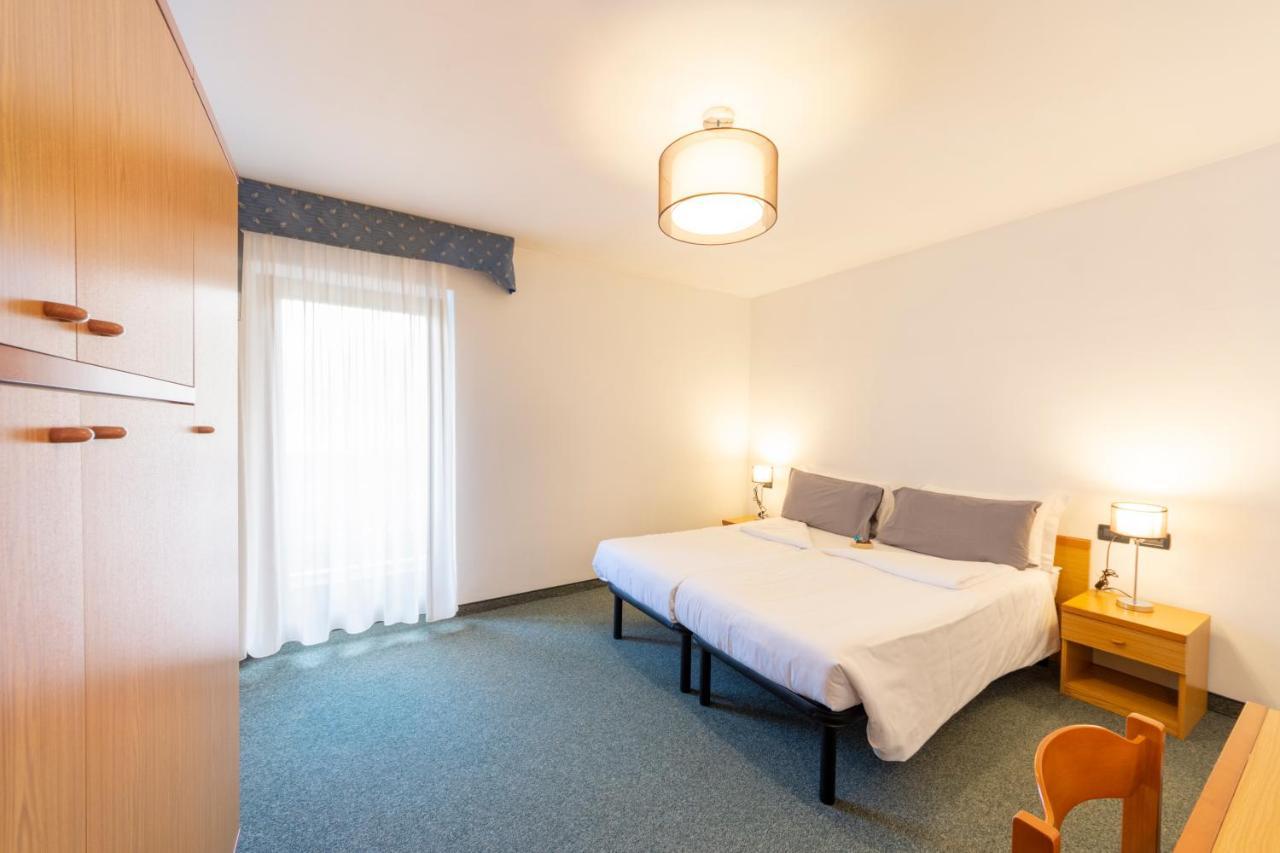 Flos Hotel موينا المظهر الخارجي الصورة