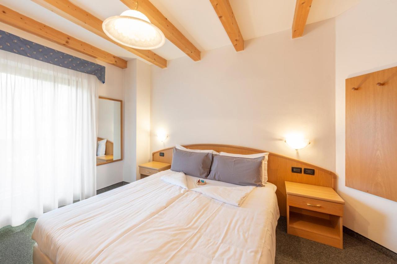 Flos Hotel موينا المظهر الخارجي الصورة
