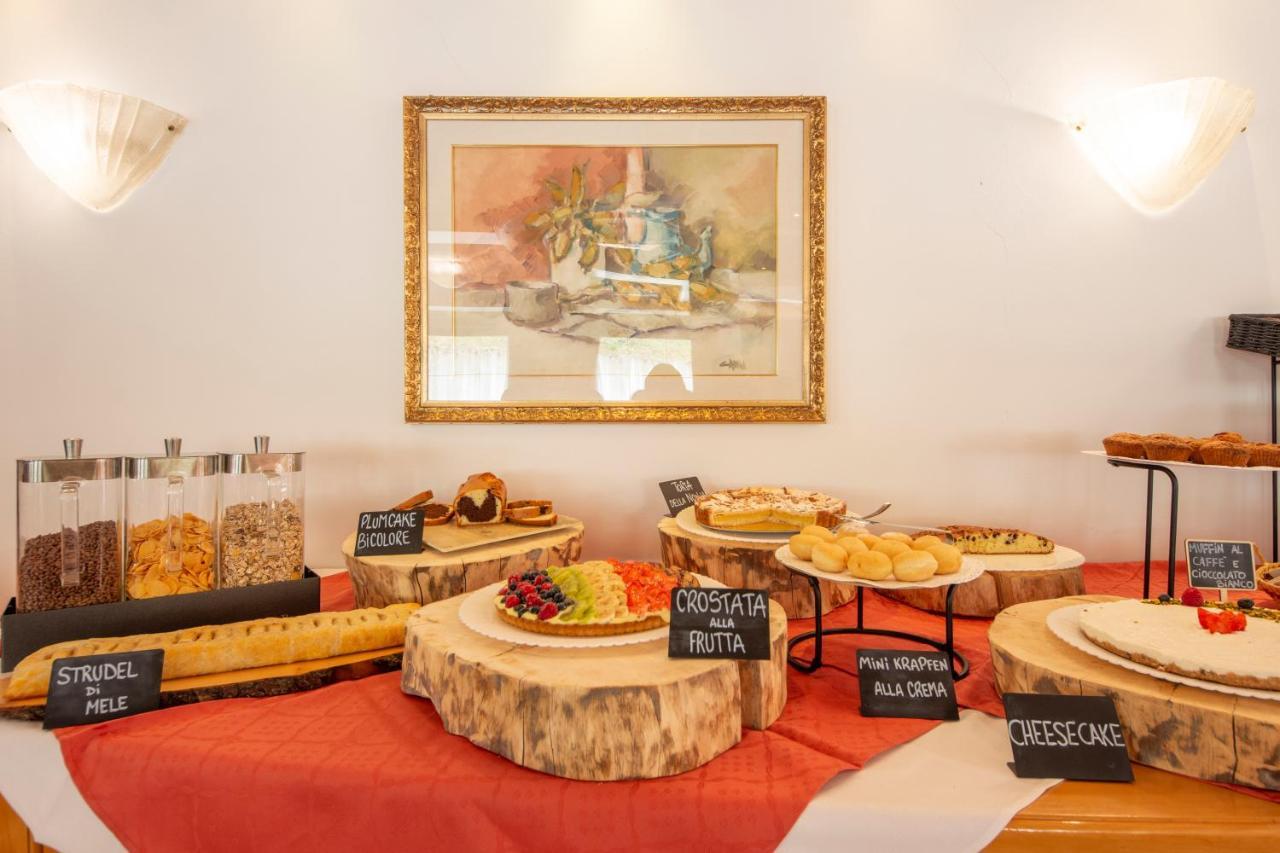 Flos Hotel موينا المظهر الخارجي الصورة