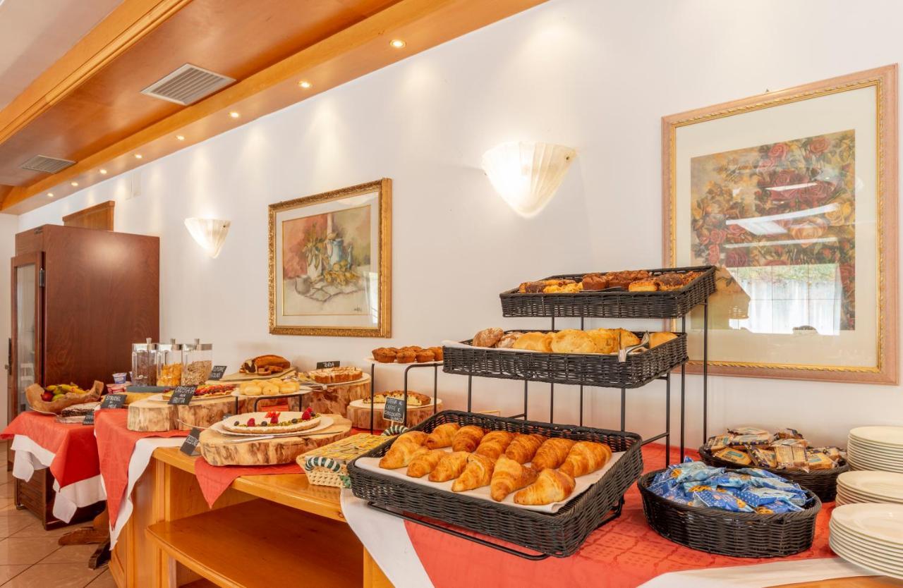 Flos Hotel موينا المظهر الخارجي الصورة