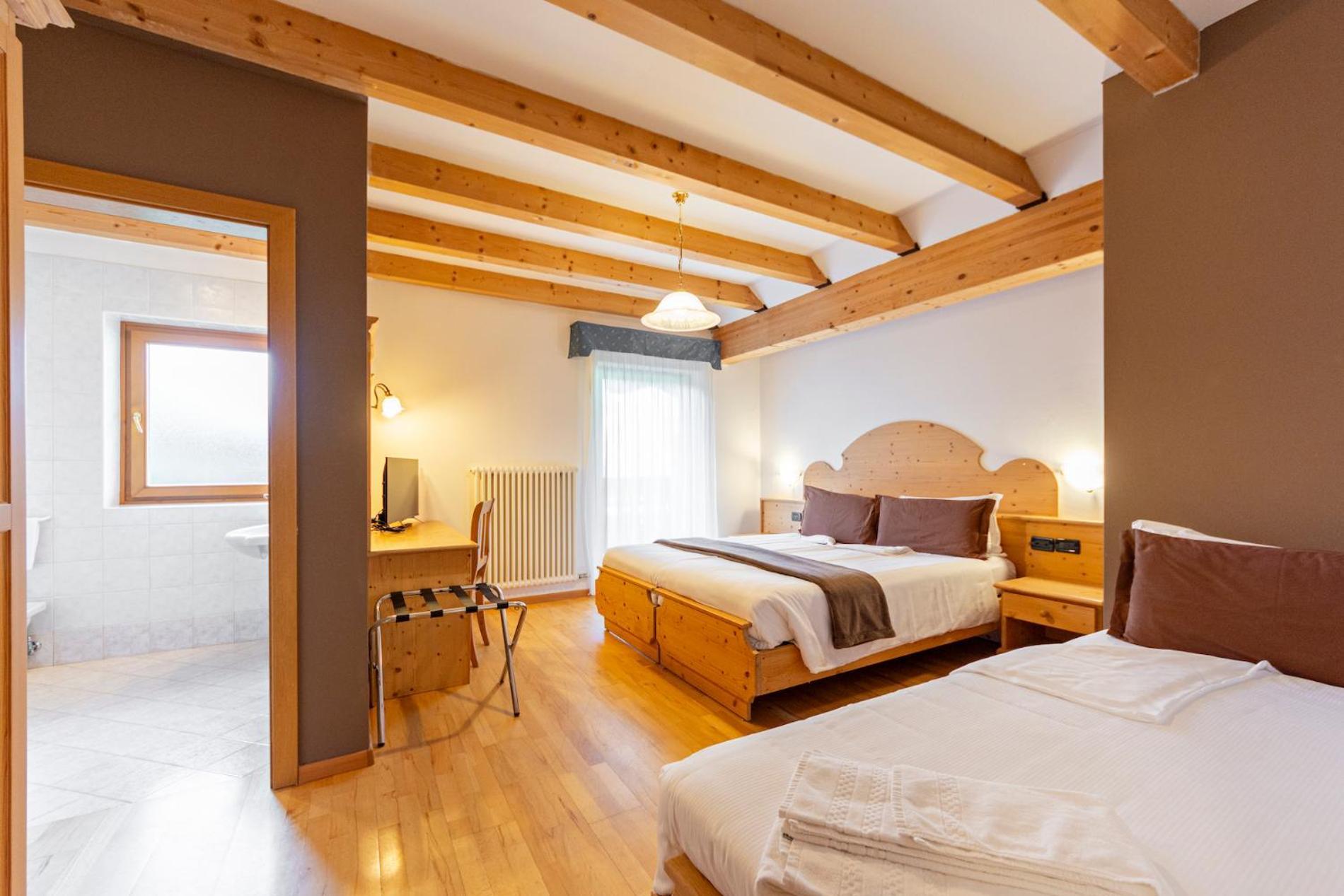 Flos Hotel موينا المظهر الخارجي الصورة