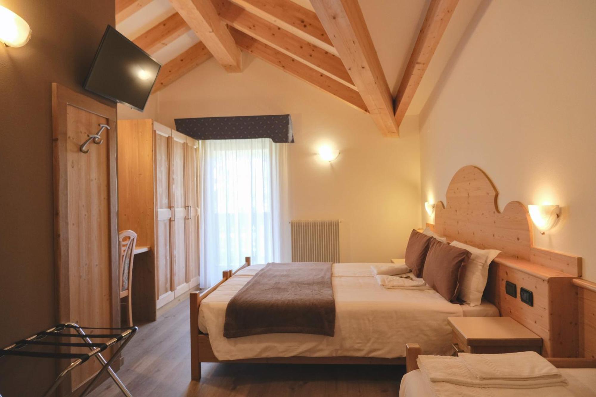 Flos Hotel موينا المظهر الخارجي الصورة