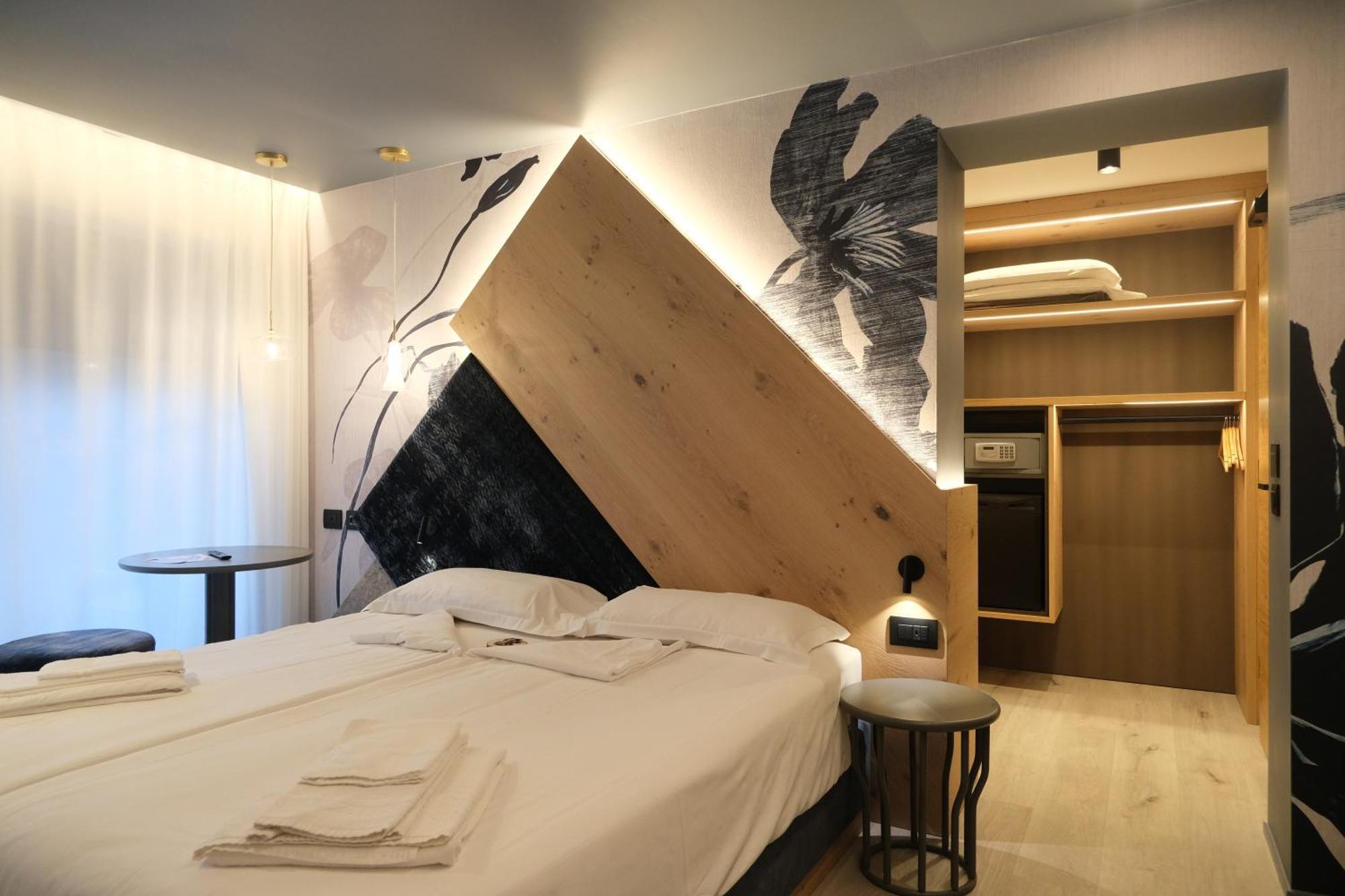 Flos Hotel موينا المظهر الخارجي الصورة